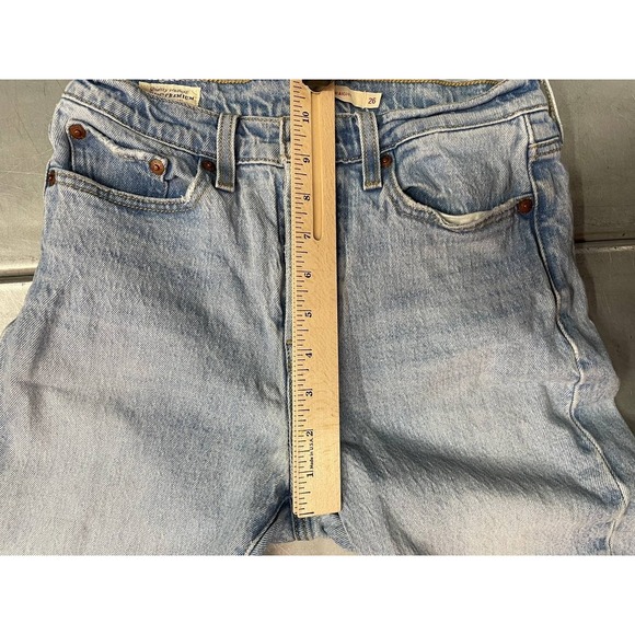 Levis Wedgie Straight Jeans Womens Size 26 Blue Light Wash Button Fly Frayed Hem - Picture 14 of 15